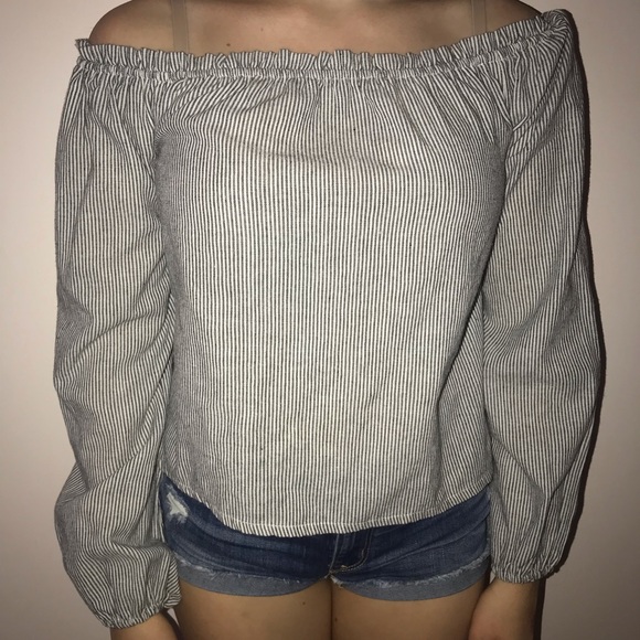 Off the shoulder top - Picture 2 of 4